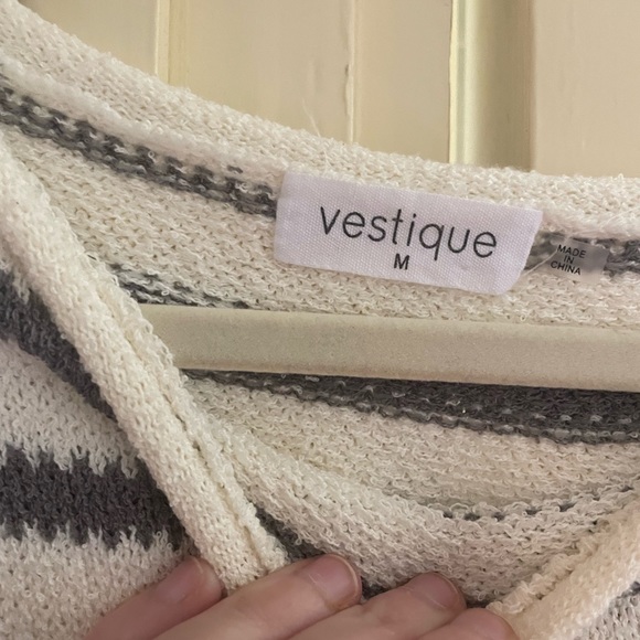 White and gray cropped sweater - Picture 5 of 8